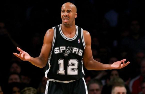 NBA4大垫脚惨案:扎扎死性不改,鲍文3次垫卡特