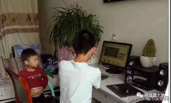 横山响水镇政府干部上班期间乱了套: 玩牌 睡觉