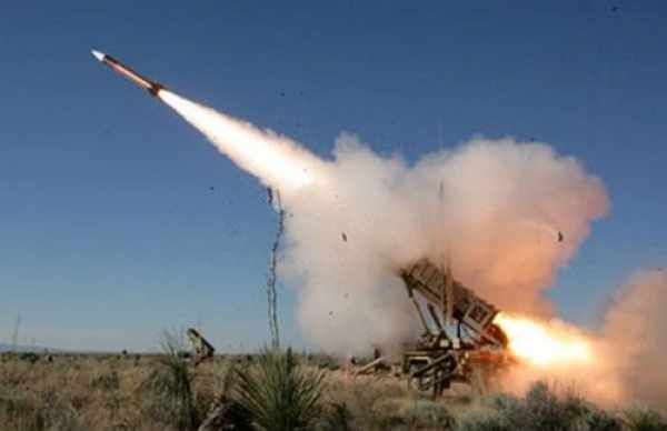 俄国导弹炸死10个美国专家!中东此国惨了