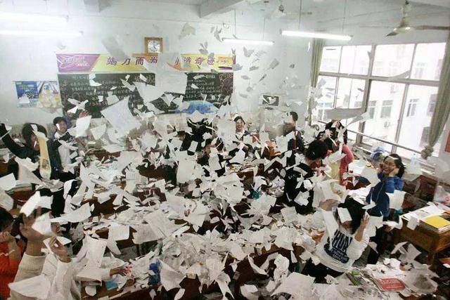 此人是高考状元,总分703被清华北大哄抢,却被