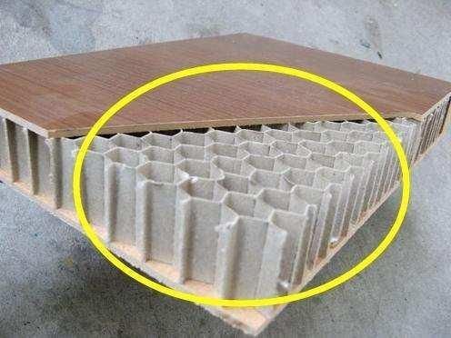 开发商装的防盗门居然是纸糊的,黑心商家真的是连蜂窝都用上了!