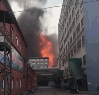 辽宁本钢炼铁厂火光冲天浓烟滚滚 本钢板材本钢板b或受冲击_北京时间