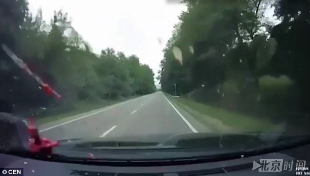 俄议员遭暗杀枪击身亡 瞬间画面曝光