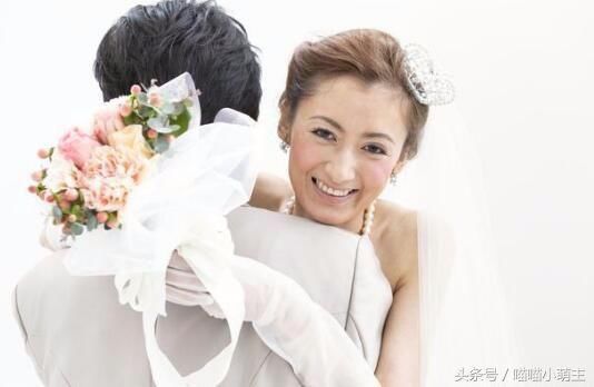 小姑子生孩子,我送五千红包,出门忘带钱包返回