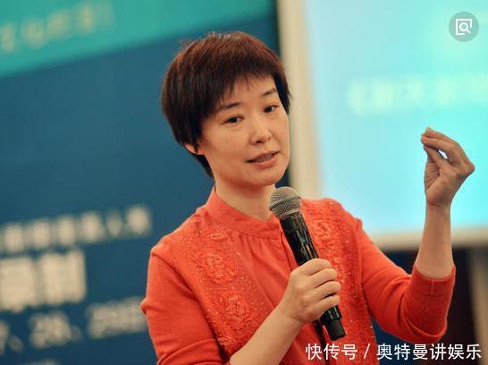 她是中央电视台的主持人,也是中央电视台站长的女儿,她很聪明也一向很