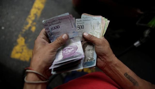 不值钱的的国家,一麻袋钱买一件衣服,1万块只