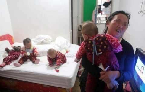 孕妇心疼钱,不舍得去医院做产检,生下四胞胎,家