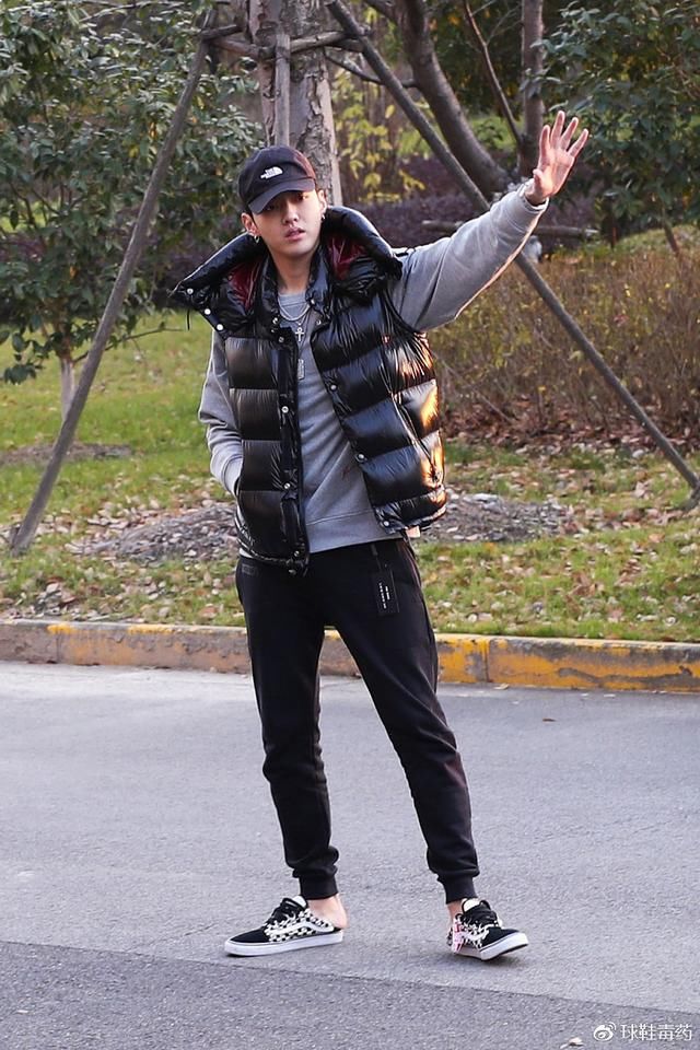 吴亦凡穿Vans不摘标签,杜兰特致敬科比丨本周