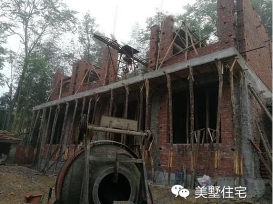 陕西小伙农村旧房翻建,亲友齐心,两个月建好1