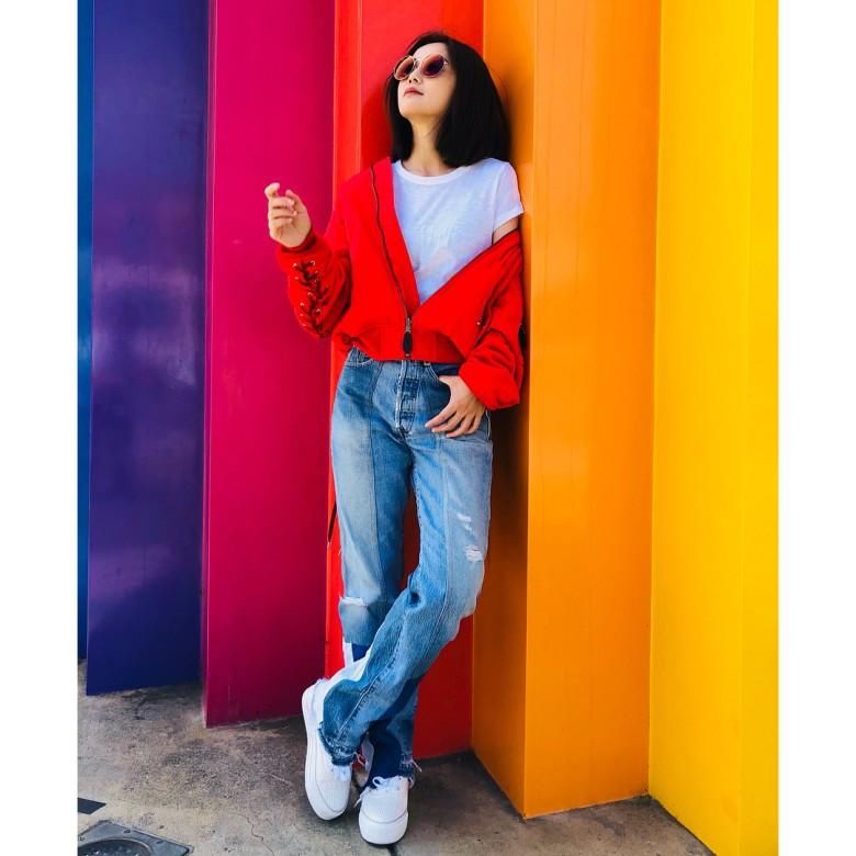 阿Sa晒旅行美照自由随性 休闲的短袖外套不失