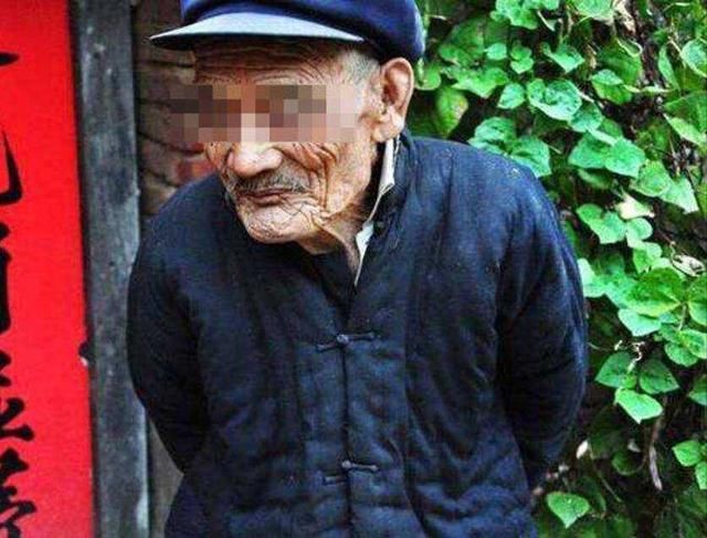 老人遗产分配不公,三个孩子的几句话,让老人感