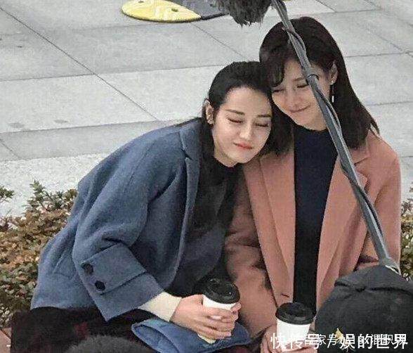 迪丽热巴与替身同框,长相似双胞胎,网友:颜值气