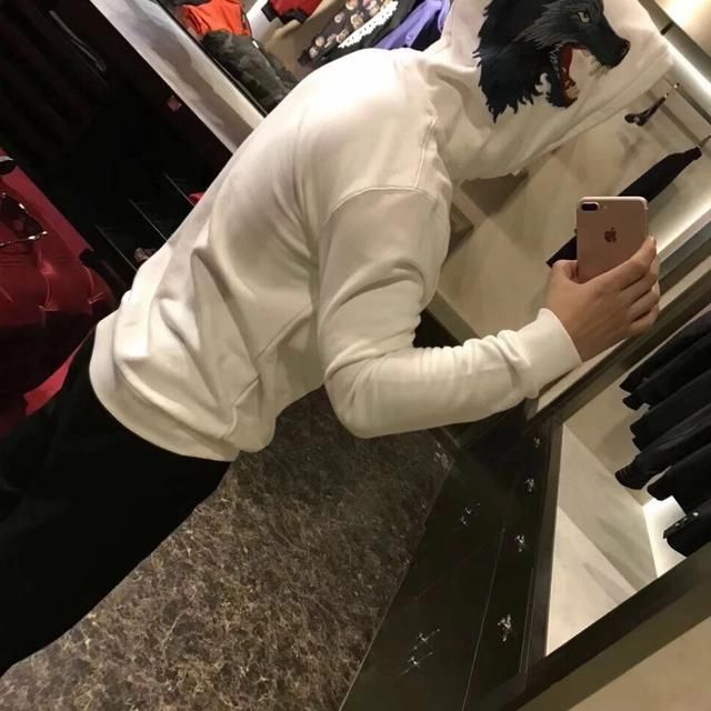 芬迪、古驰长袖男士潮流卫衣,选用优质的线条