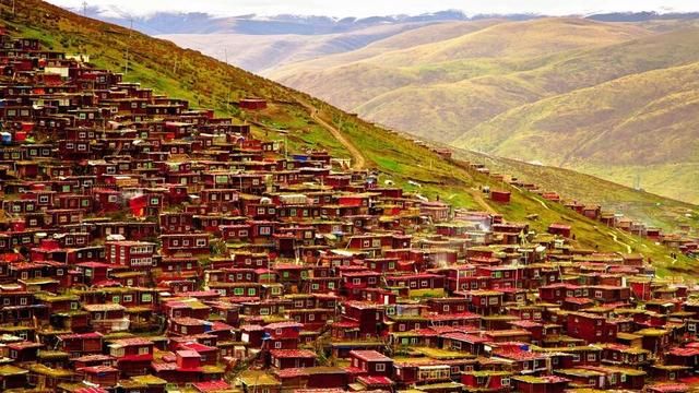 成昌铁路,将沿川藏北路修建,建成后成都将快速通达新路海,色达,德格等