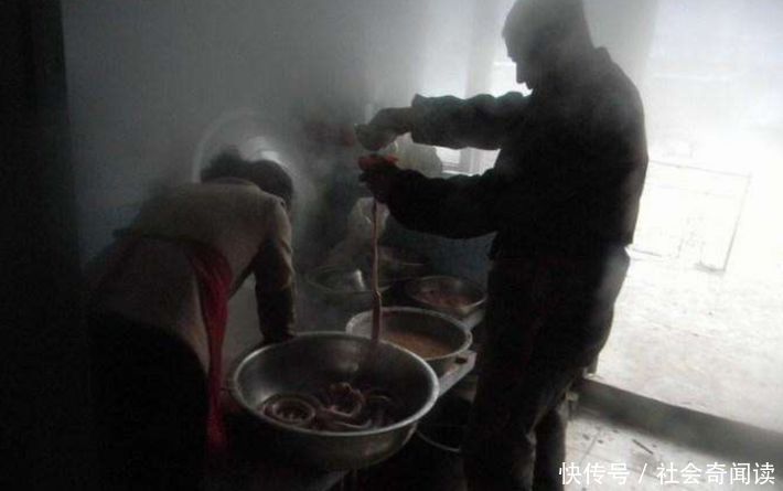 女孩打工供男友考大学,成功后女友消失,十年后