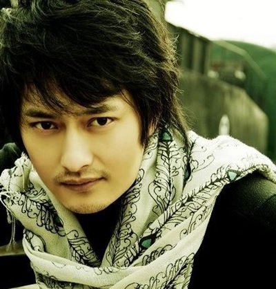 看过《星光大道》的朋友应该知道,歌手云飞是2012年的亚军,还在参加了