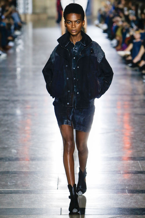 从今年巴黎春夏时装秀场来看2018春夏季的服