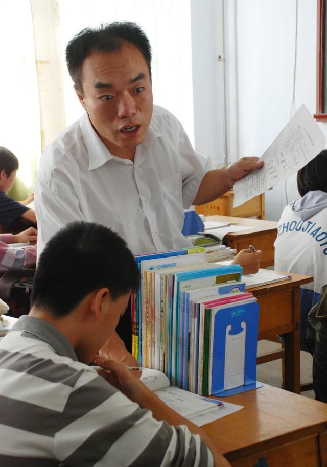 26日教育热点回顾:人民日报怒斥:沉睡中的大学