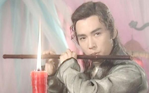 吹一支笛子就帅能一脸的古装男星 他哭着吹，也气场到没边