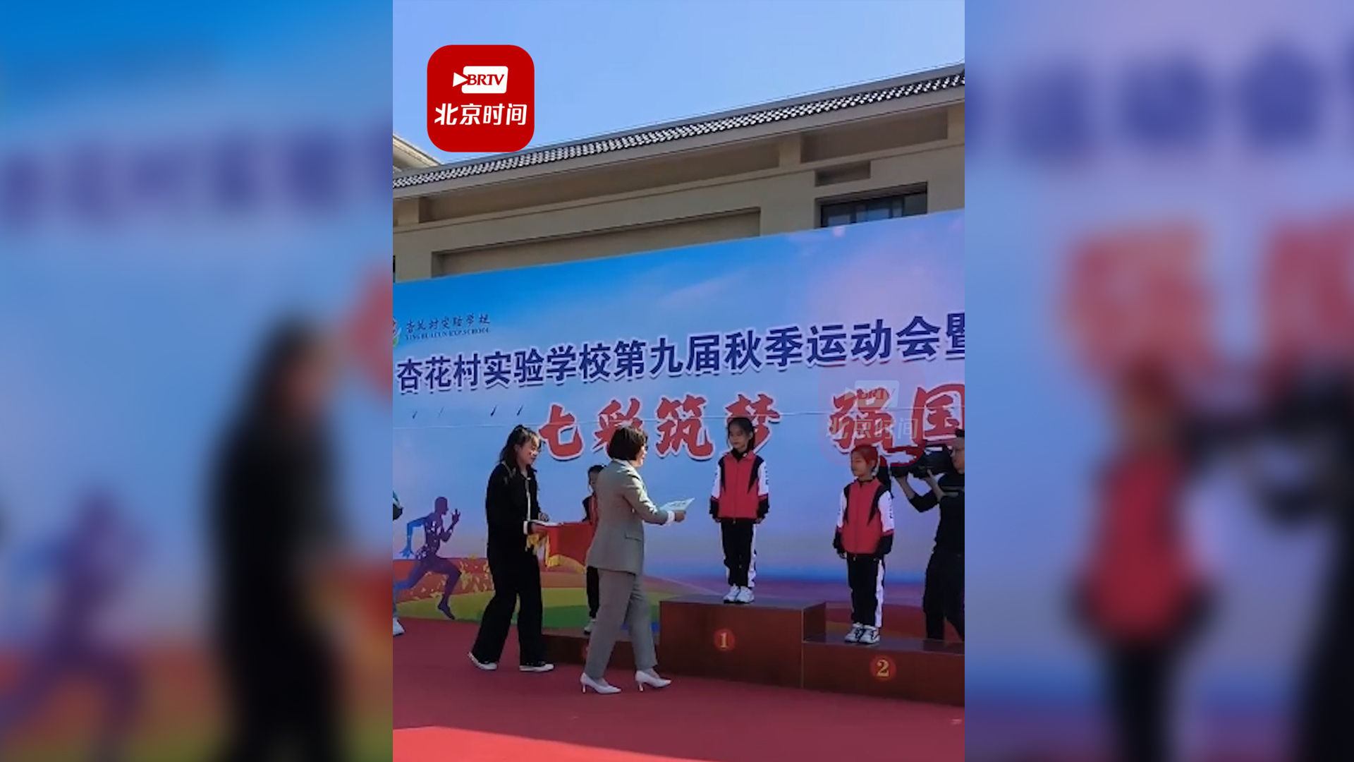 从30秒109个到125个！小女孩连续两年跳绳打破学校纪录