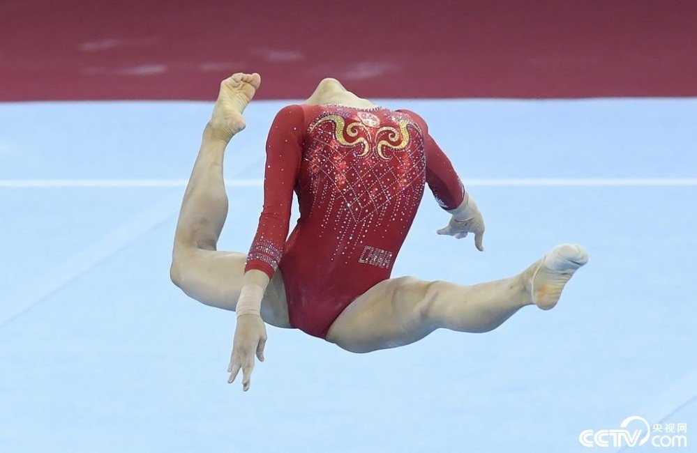 北京时间10月9日凌晨，2019体操世锦赛女子团体决赛，中国队在高低杠和平衡木比赛中接连出现失误，最终名列第四，无缘领奖台。“黑珍珠”拜尔斯率美国队以明显优势夺冠。