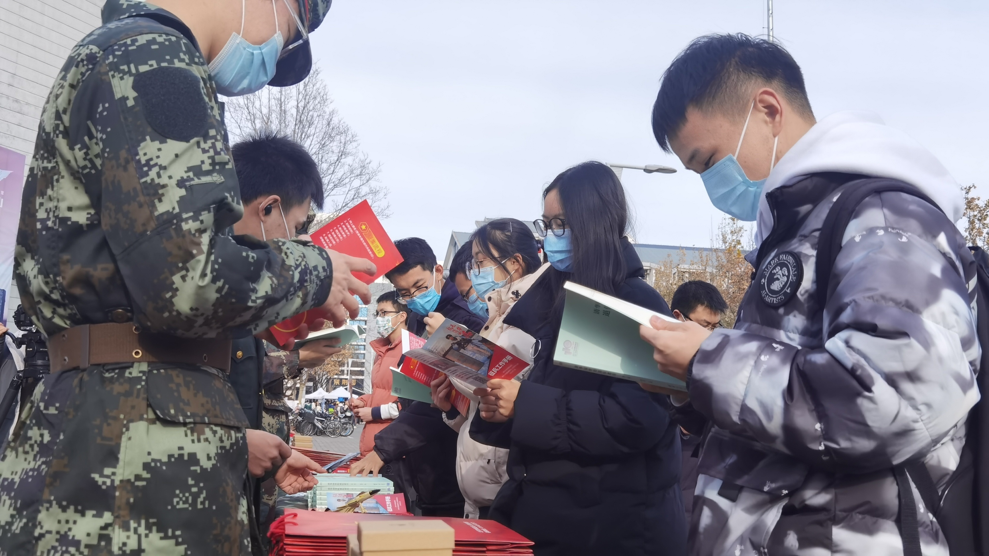 北京市开展2022年春季征兵宣传活动——高校征兵工作正式启动 北京市开展2022年春季征兵宣传活动——高校征兵工作正式启动
