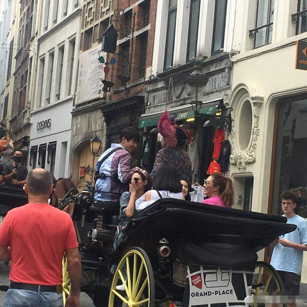 谢娜应采儿开录人妻旅行节目,综艺劳模魏大勋