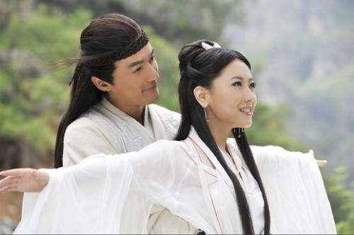 看到成龙年轻时的照片 就知道为何当初会钦点胡歌出演剧版神话 看到成龙年轻时的照片 就知道为何当初会钦点胡歌出演剧版神话