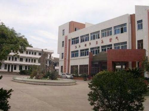 孩子说:妈妈,我不想上学,上学不好玩,妈妈的回答