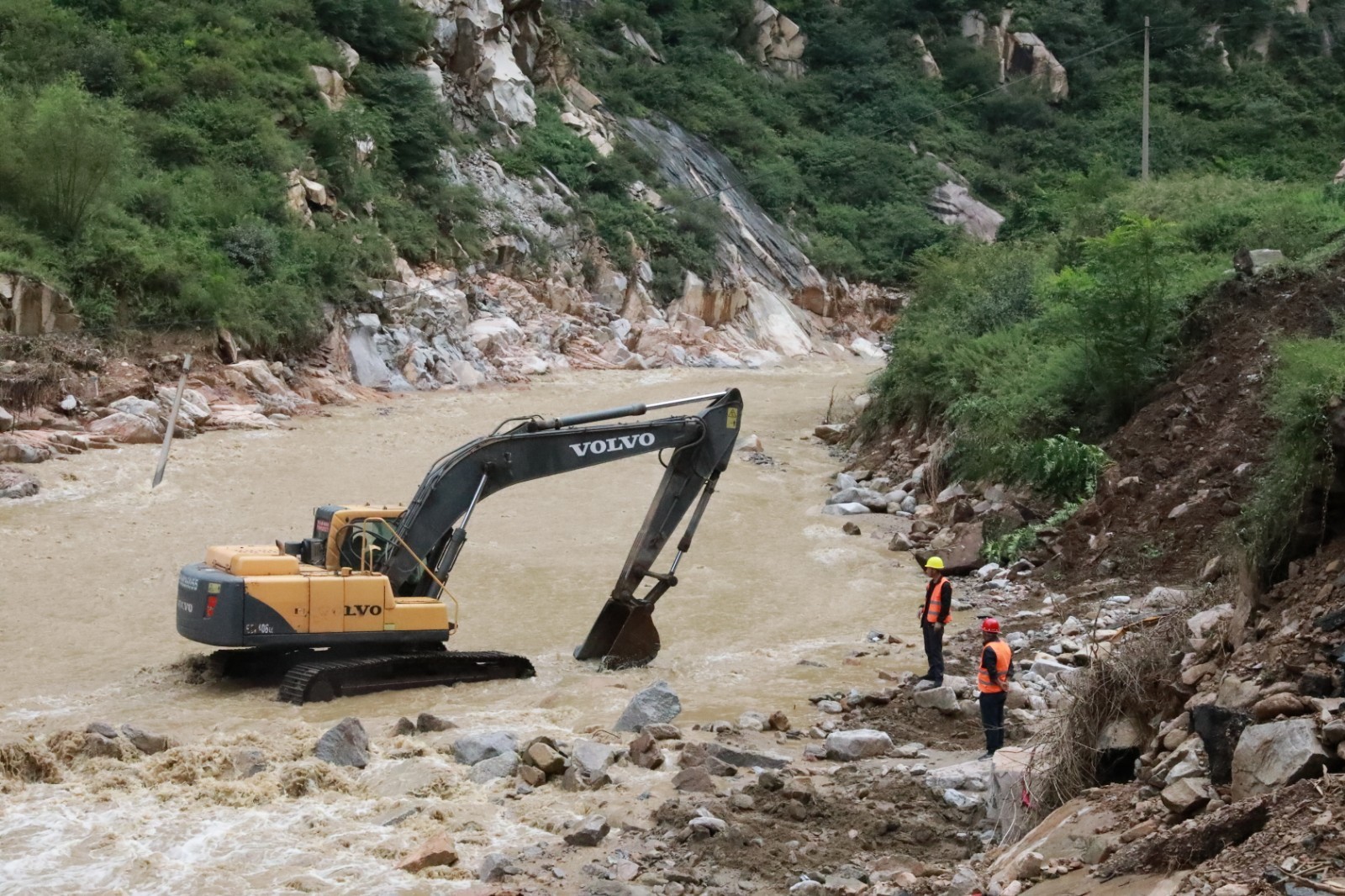 陕西蓝田 暴雨致基础设施损毁严重