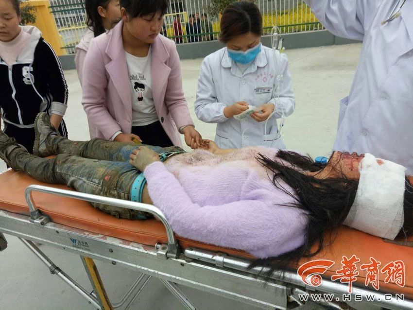 少女上学途中遭陌生男袭击 左眼失明