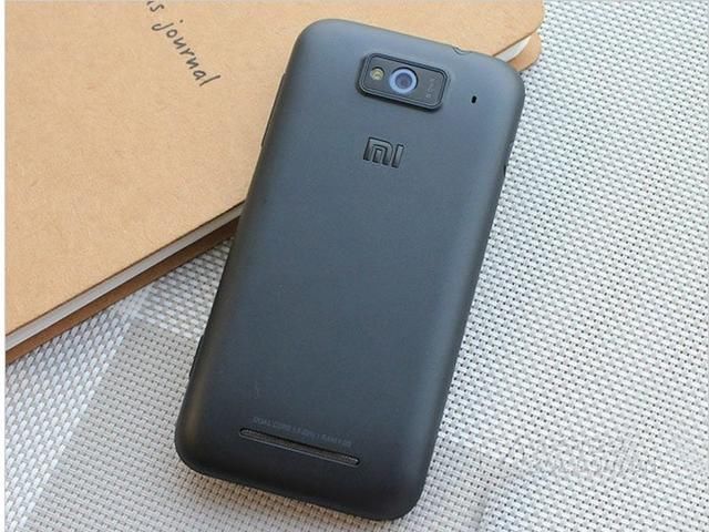 首先是小米第一代手机——m1,是由富士康和英华达代工生产的,对于这