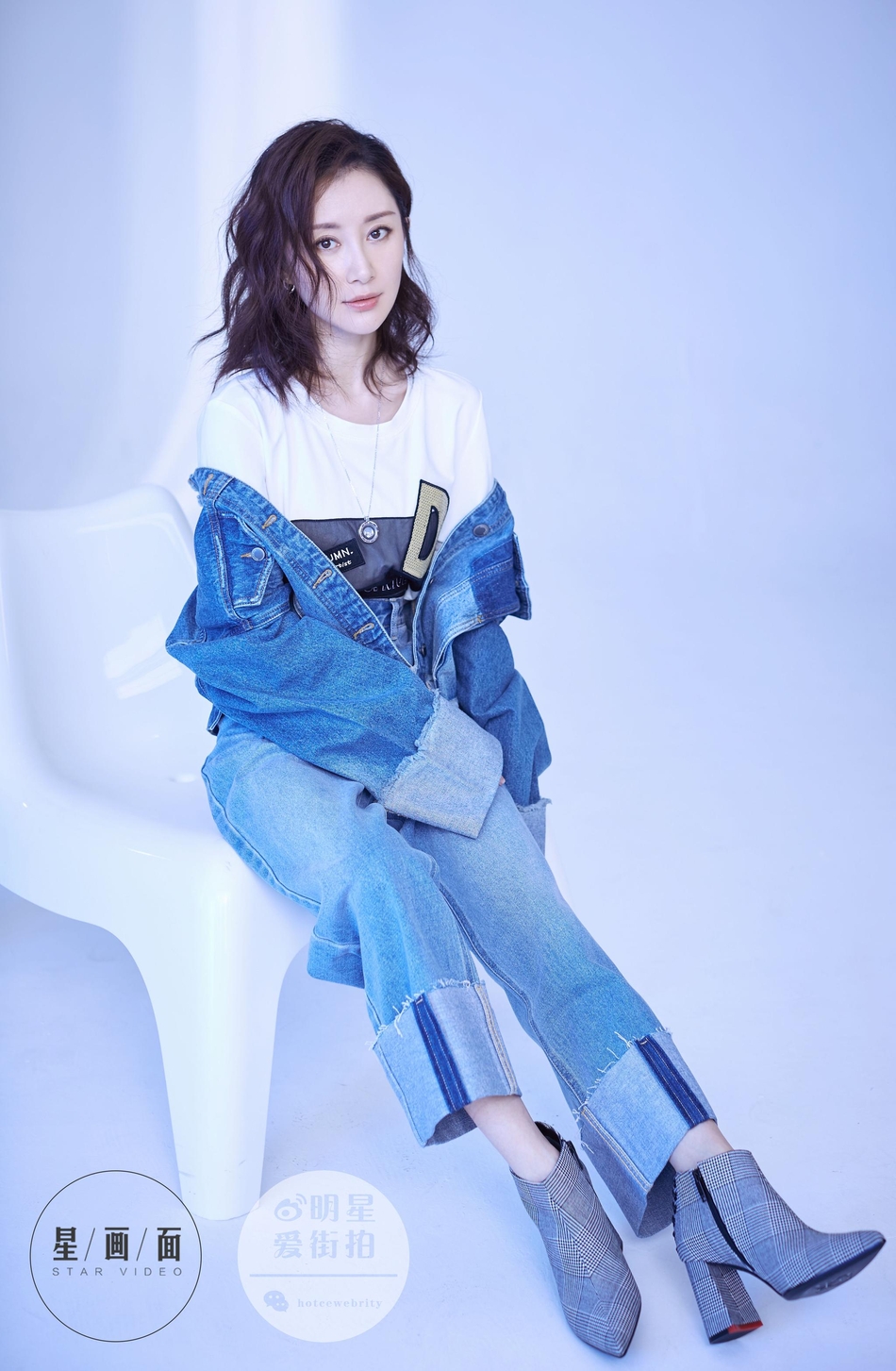 组图:舒畅最新时尚大片知性干练 肤白貌美眼神迷人