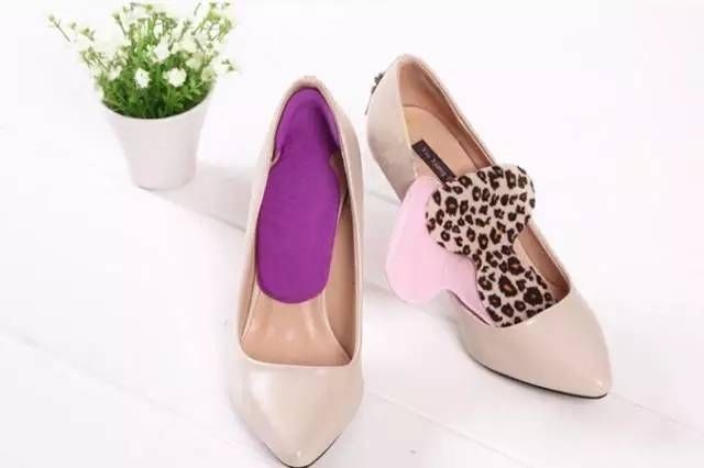 没有脚后跟,穿不住高跟鞋?这些方法让高跟鞋狂