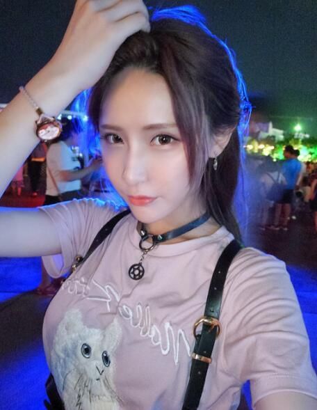 魔王签约斗鱼tv只负责打广告 网友都认为她是斗鱼最漂亮的主播