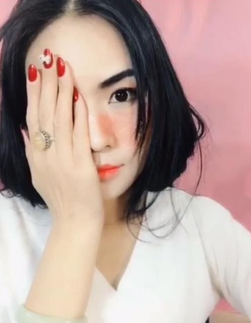 一个人竟能模仿半个娱乐圈,仿妆女孩刷新你对