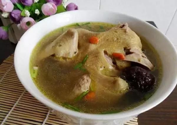 冬天来一碗枸杞黄芪养生汤,营养靓汤!