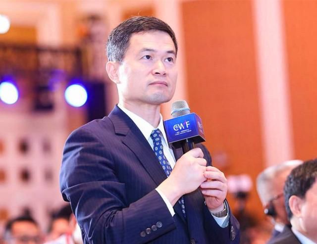 方星海提问格林斯潘:人民币国际化会否影响美