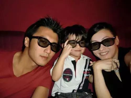 童年对比照:甜馨像贾乃亮诺一像刘烨 贝儿鼻子