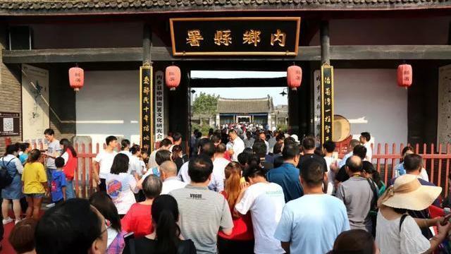 内乡县衙十一黄金周人气火爆 共接待游客10.7万人次 内乡县衙十一黄金周人气火爆 共接待游客10.7万人次