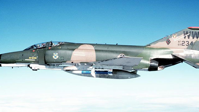 美军F-4与我军歼-5在空中缠斗 美军F-4与我军歼-5在空中缠斗