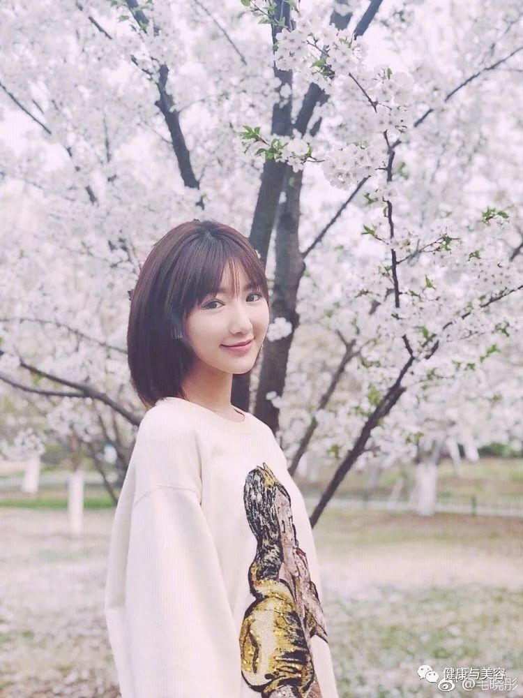 杨幂陈伟霆去日本赏樱花,踏青照原来要这么拍