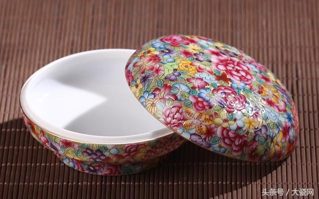 八万元听一响珐琅彩身价为何如此昂贵?