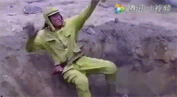 GIF搞笑动画:导演对鬼子恨之入股啊,这部电视