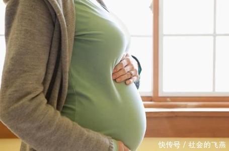 怀孕八个月的孕妇和婆婆吵架,被老公一拳打在