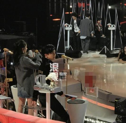 薛之谦人设崩塌并在节目现场神情落寞, 知乎给