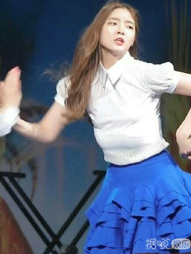 韩女团DIA成员恩真胸垫滑落 超糗画面都被拍下