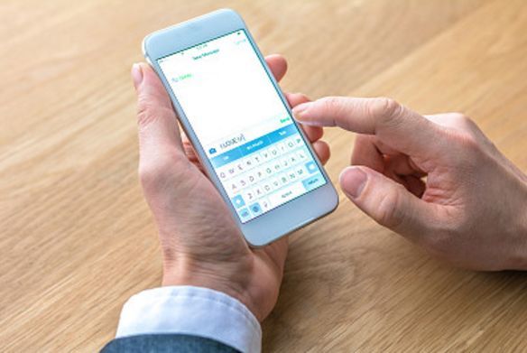 惨!中国女子入境美国被查微信,两次进小黑屋