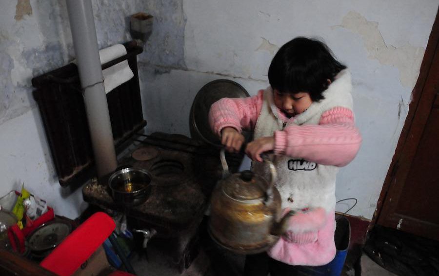 山东聊城一女子患癌症丈夫悄然离家 留下7岁女