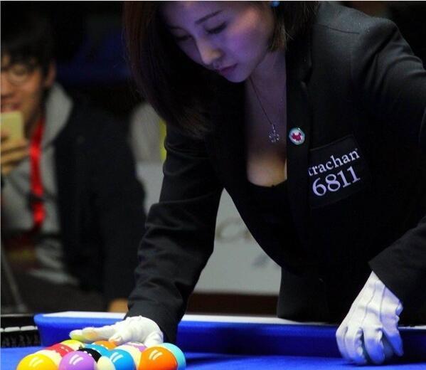 正所谓，能够靠脸挣钱，偏偏要靠实力，吕帅希本来就是某企业的高管，当然不需要依靠博眼球赚钱了。